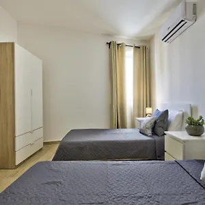 https://direct-seaviews-tigne-sliema-apartment.qawrahotelsmalta.org